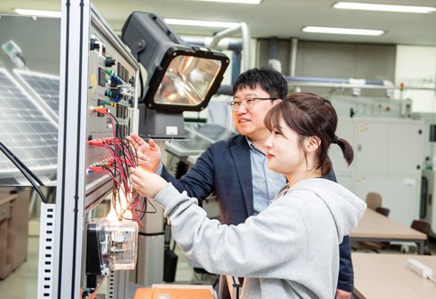 新再生能源电气专业实训课程现场